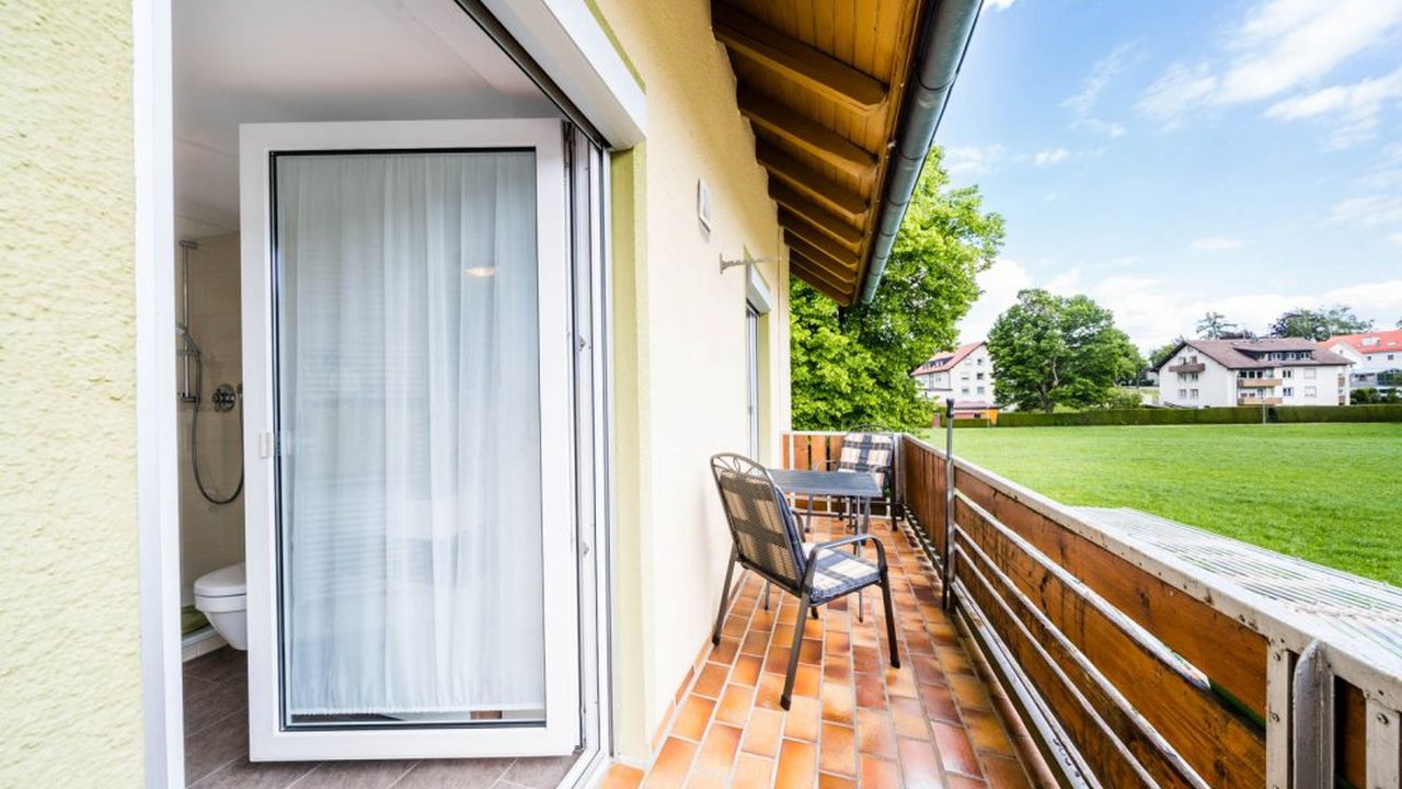 Südbalkon mit Blick ins Grüne Südbalkon mit Blick ins Grüne